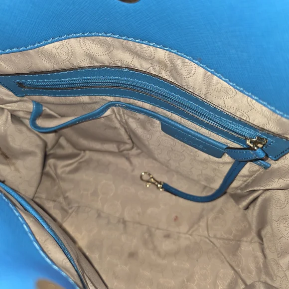 Michael Kors Vibrant Blue Shoulder Bag with Gold Details - Picture 6 of 7